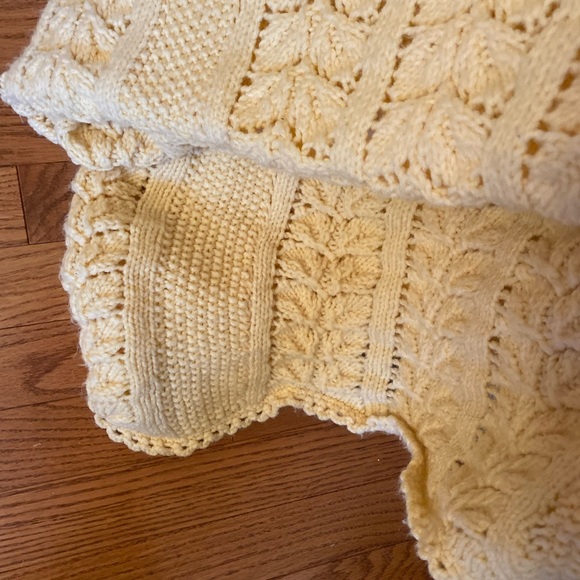 Very large cream coloured handmade throw - Picture 4 of 8